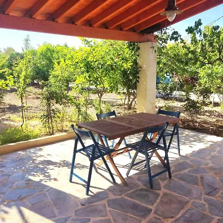 Lianas Garden House בית נופש *