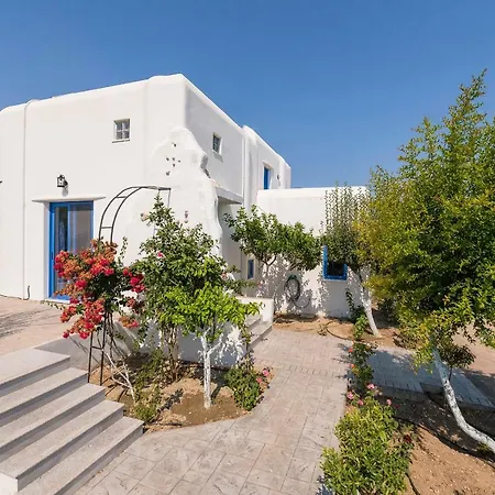 Lianas Garden House בית נופש