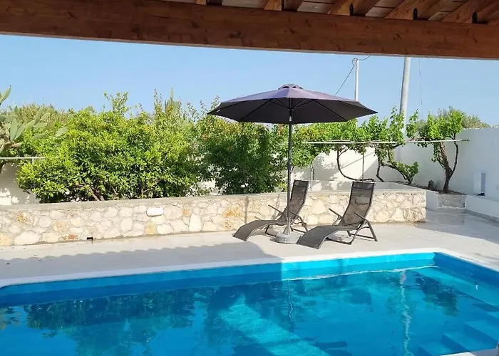 בית נופש Lianas Garden House *