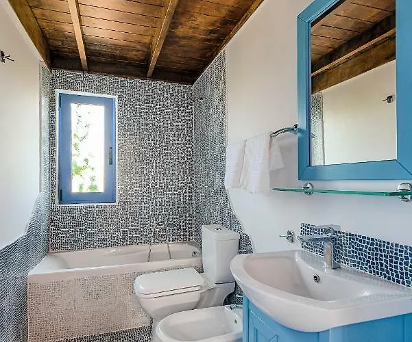 Lianas Garden House בית נופש *