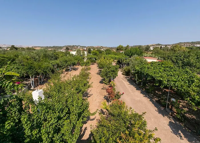 Lianas Garden House בית נופש *