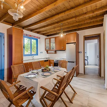 Lianas Garden House 펜션 *