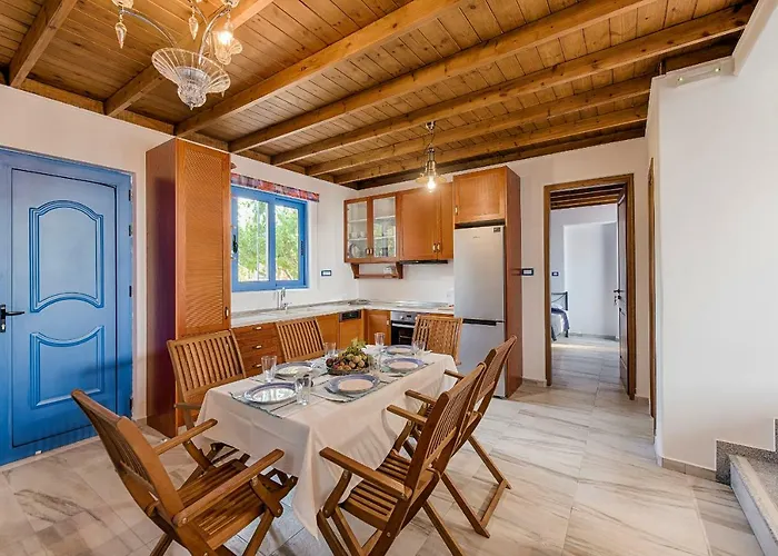 Lianas Garden House Сasa de vacaciones *