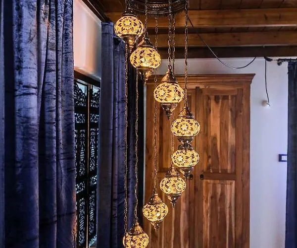 Lianas Garden House *