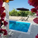 Holiday home Lianas Garden House