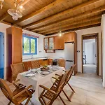 Lianas Garden House Holiday home *