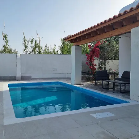 Lianas Garden House *